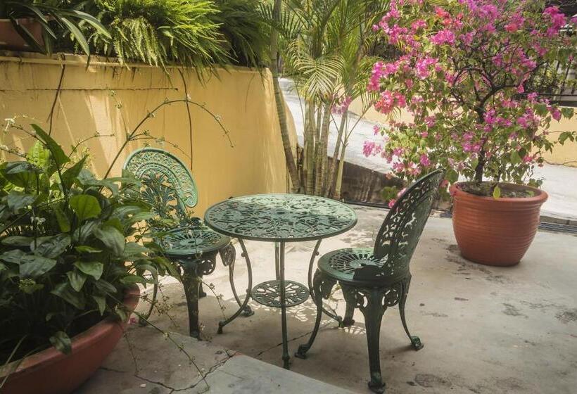 בית מלון כפרי Anggerik Lodging