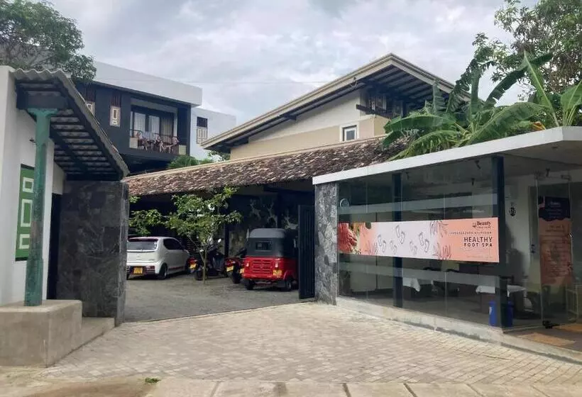 Hotel Handagedara Resort & Spa