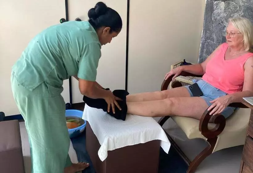 Hotel Handagedara Resort & Spa