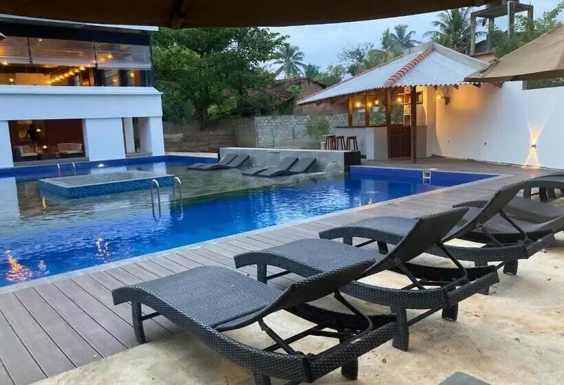 Hotel Handagedara Resort & Spa