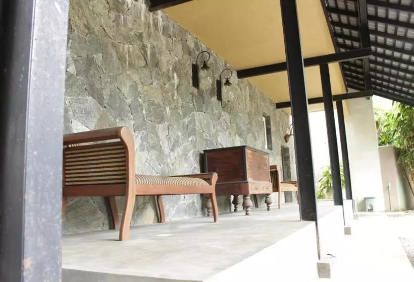 Hotel Handagedara Resort & Spa