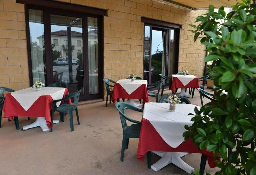 هتل Locanda Corte Girlanda