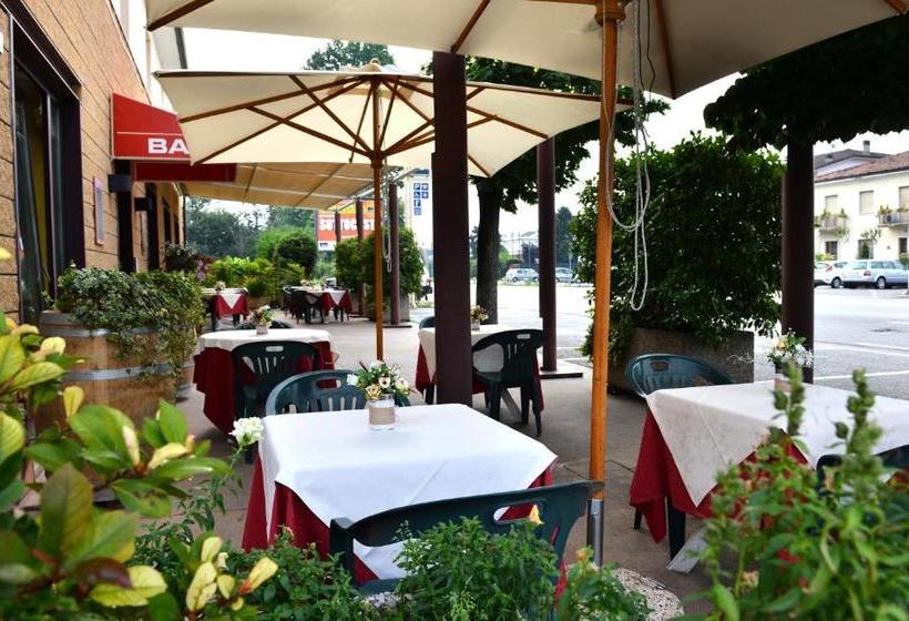 هتل Locanda Corte Girlanda