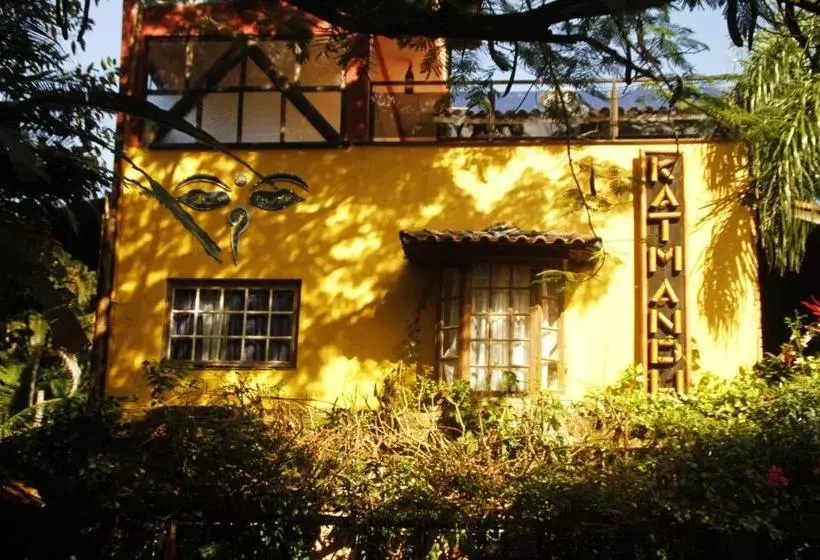 ホテル Pousada Katmandu