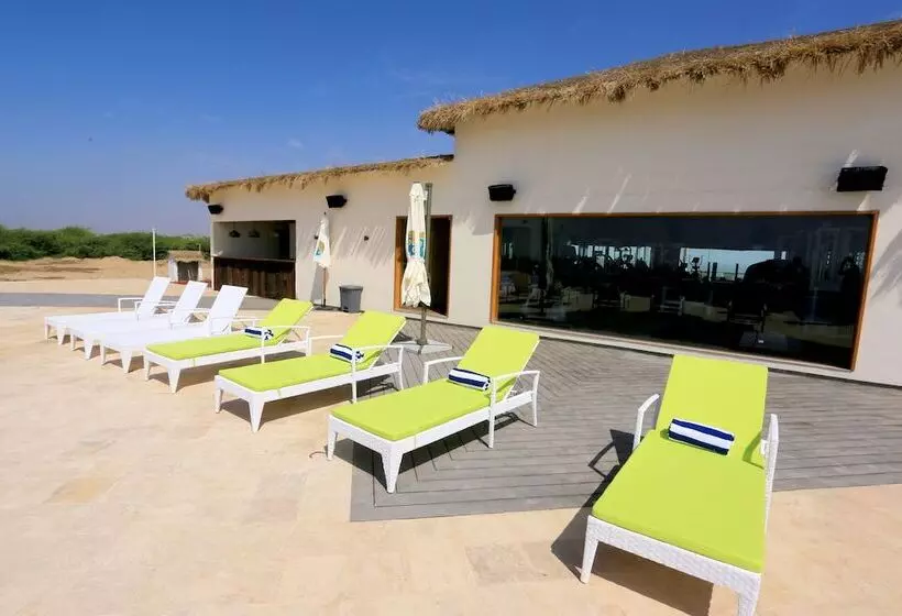 Отель Serena Beach Resort