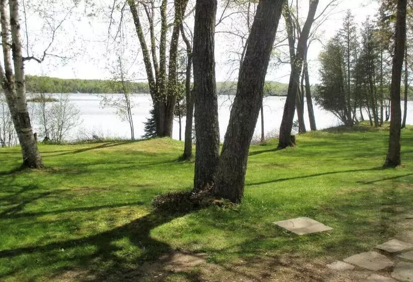 Отель Tally Ho Inn