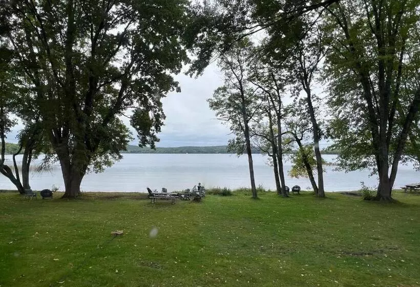 Отель Tally Ho Inn