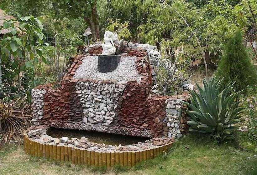 בית מלון כפרי United 21 Jungle Resort Pench