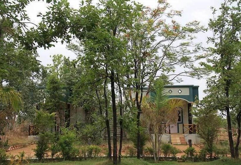 בית מלון כפרי United 21 Jungle Resort Pench