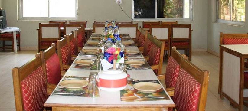 בית מלון כפרי United 21 Jungle Resort Pench