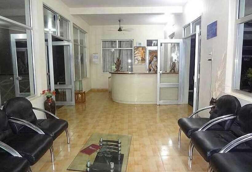 בית מלון כפרי United 21 Jungle Resort Pench