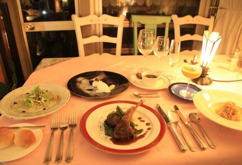 פנסיון Shirahama Club