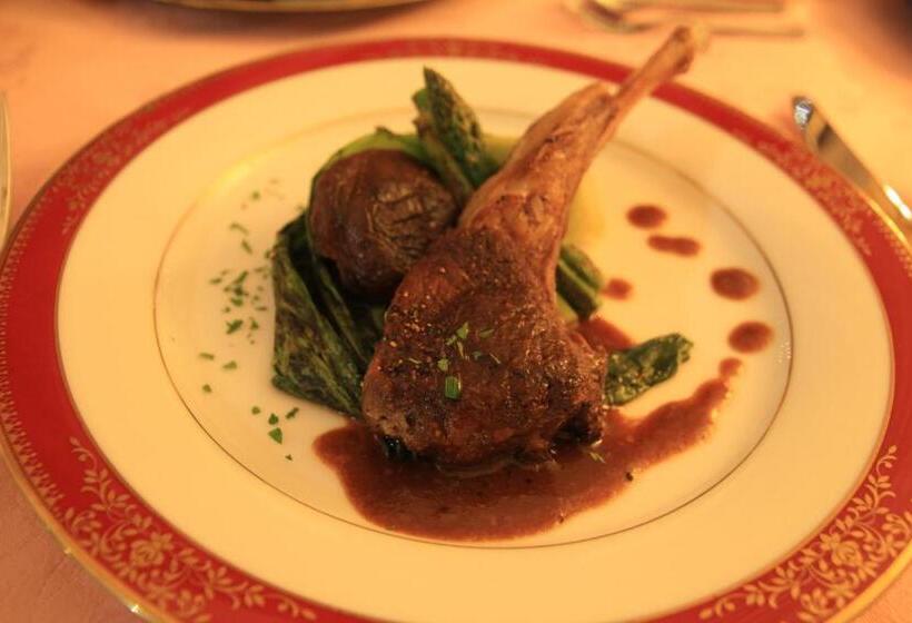 פנסיון Shirahama Club