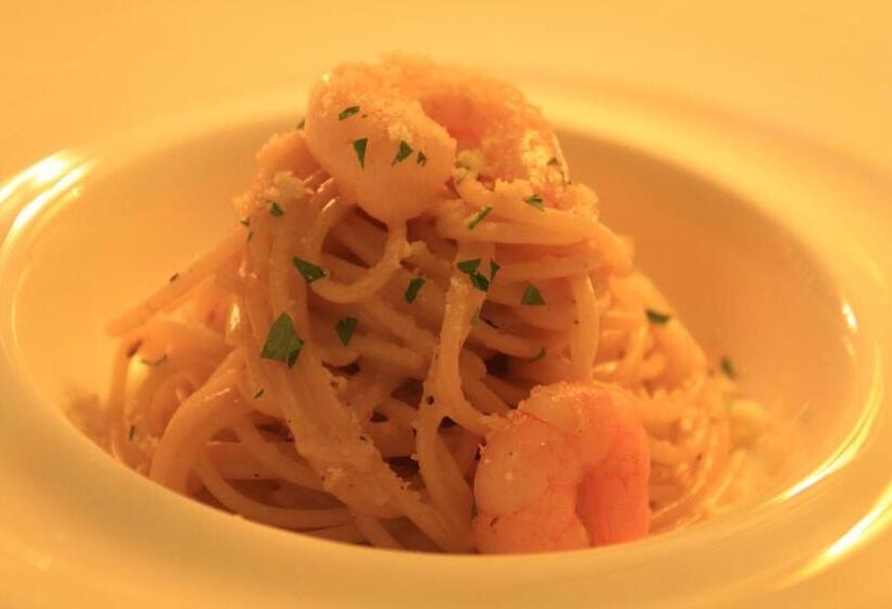 פנסיון Shirahama Club