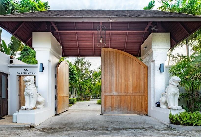 Phuket Ratchamaka Pool Villa