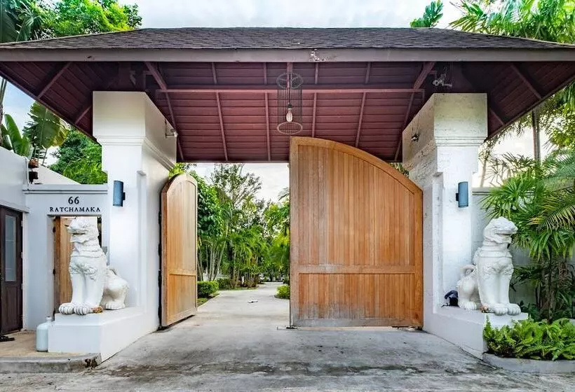Phuket Ratchamaka Pool Villa