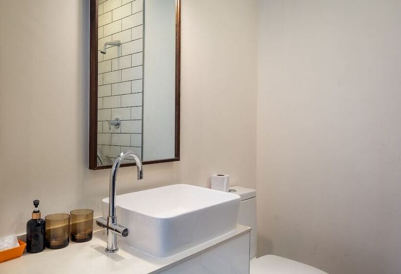 Phuket Ratchamaka Pool Villa