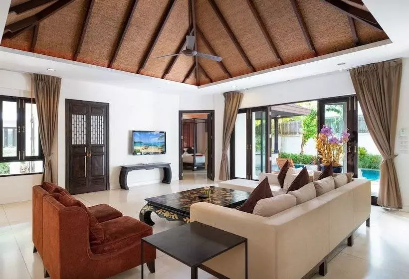 Phuket Ratchamaka Pool Villa