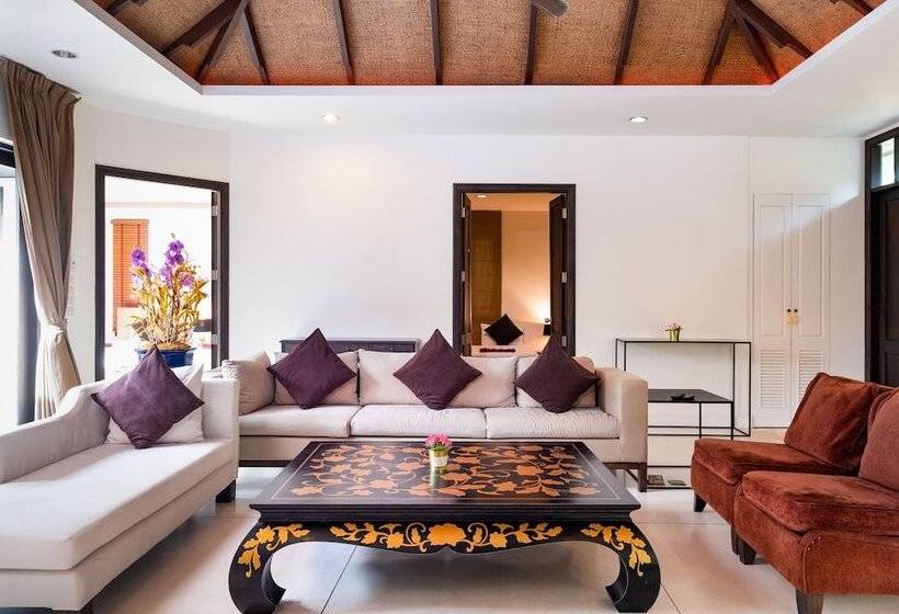 Phuket Ratchamaka Pool Villa