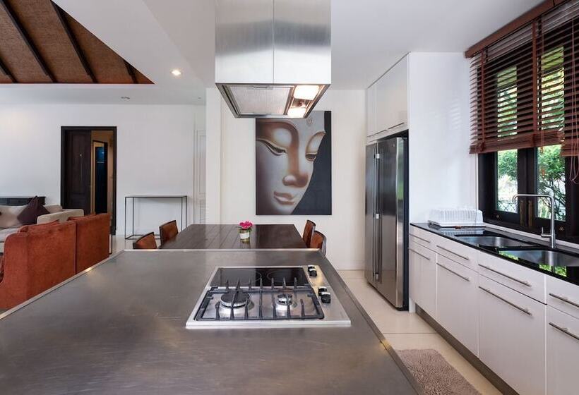 Phuket Ratchamaka Pool Villa