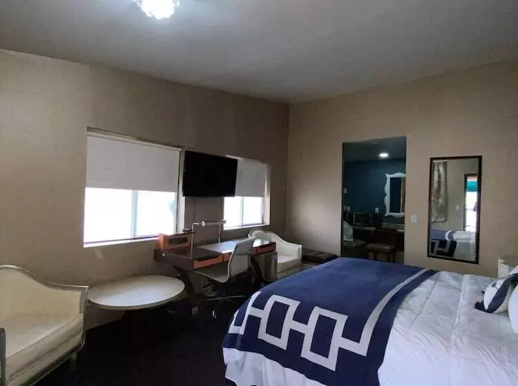 Crown Motel