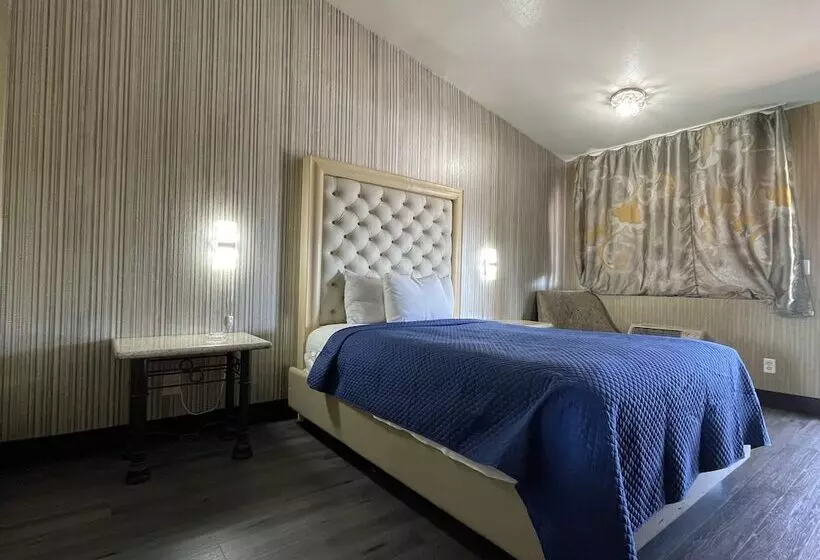 Crown Motel