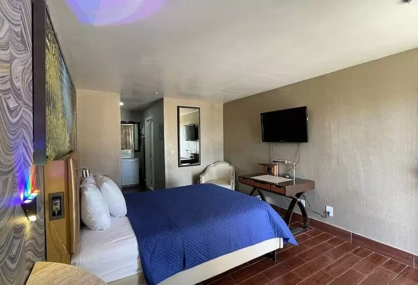 Crown Motel