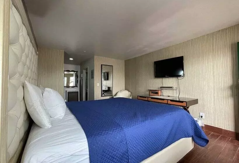 Crown Motel
