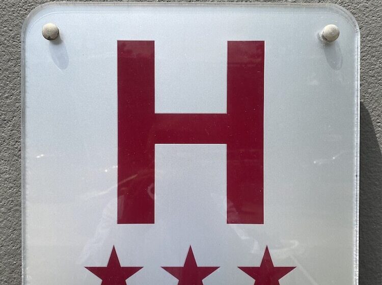 בית מלון כפרי Africa Maputo Business