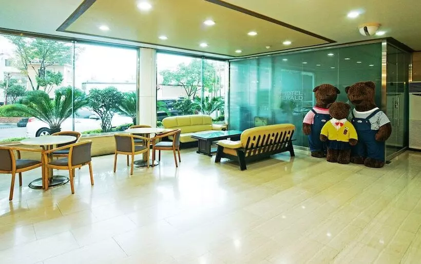 בית מלון כפרי Emerald