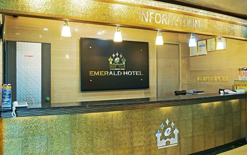 בית מלון כפרי Emerald