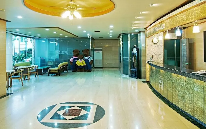 בית מלון כפרי Emerald