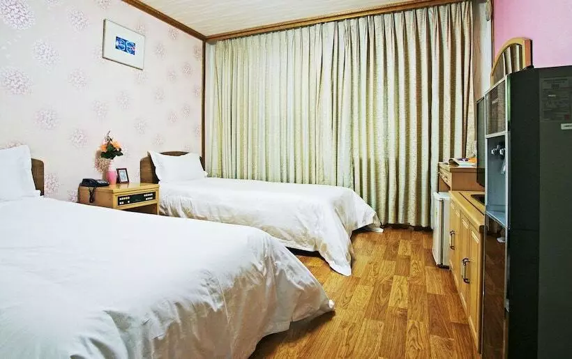 בית מלון כפרי Emerald