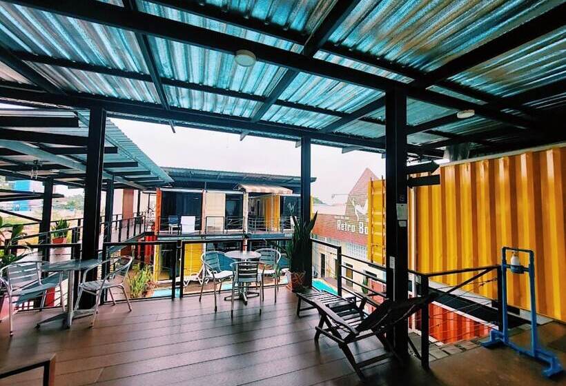 Retro Box Hotel Chumphon