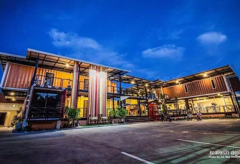 Retro Box Hotel Chumphon