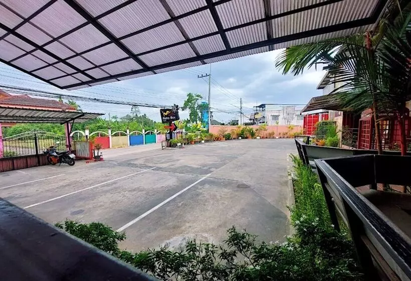 Retro Box Hotel Chumphon