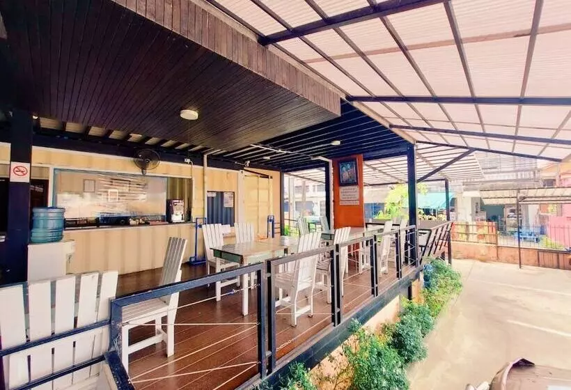 Retro Box Hotel Chumphon