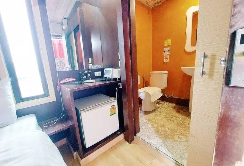 Retro Box Hotel Chumphon