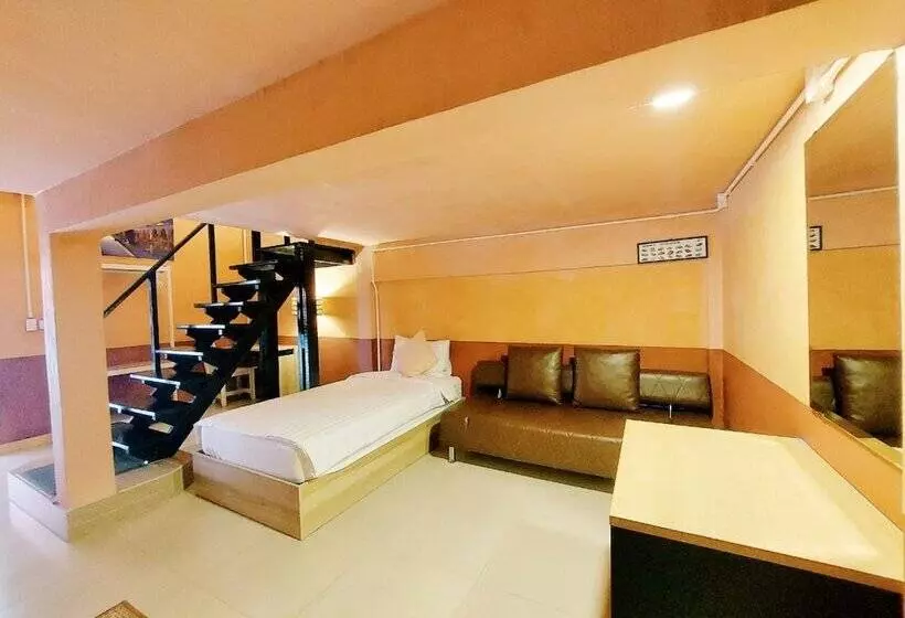 Retro Box Hotel Chumphon