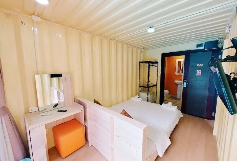 Retro Box Hotel Chumphon