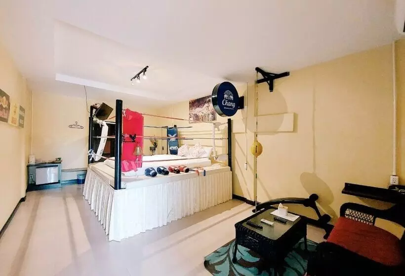 Retro Box Hotel Chumphon