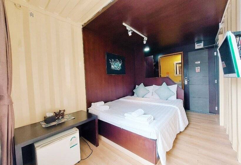 Retro Box Hotel Chumphon