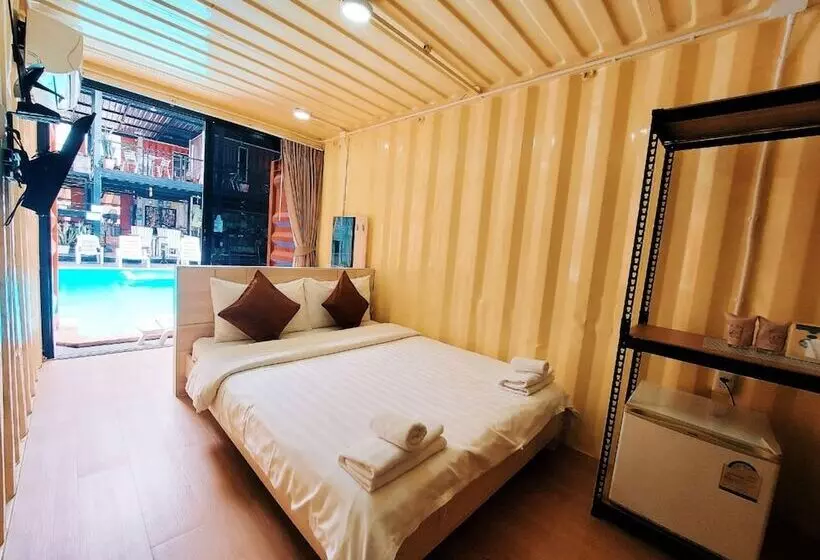 Retro Box Hotel Chumphon