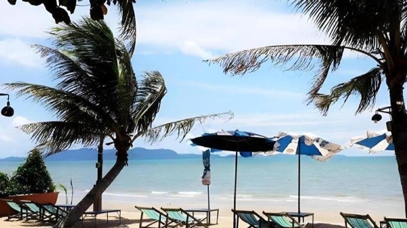 Отель Sea Falcon On The Water