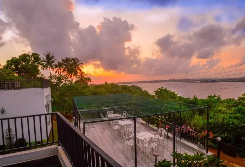 Отель Villa Baywatch Rumassala