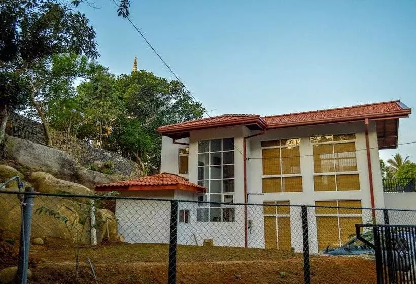 Отель Villa Baywatch Rumassala