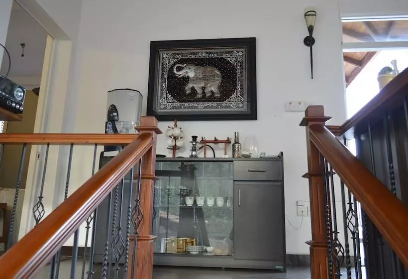 Отель Villa Baywatch Rumassala