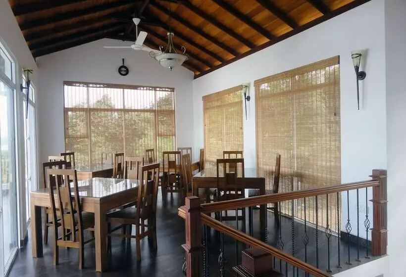 Отель Villa Baywatch Rumassala