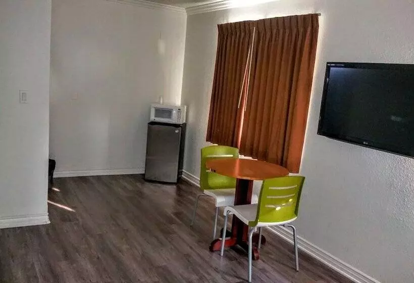 Motelli Jewel City Inn