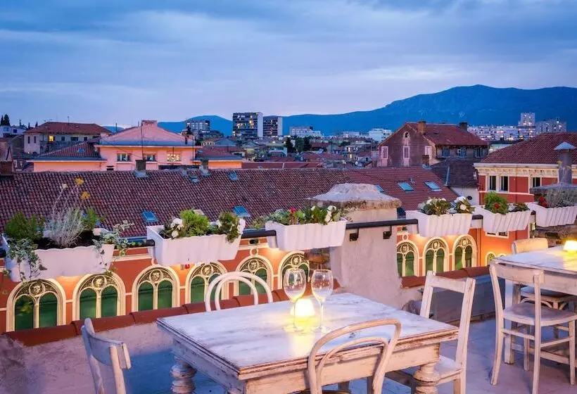 Pensionat Procurator 7 Luxury Rooms